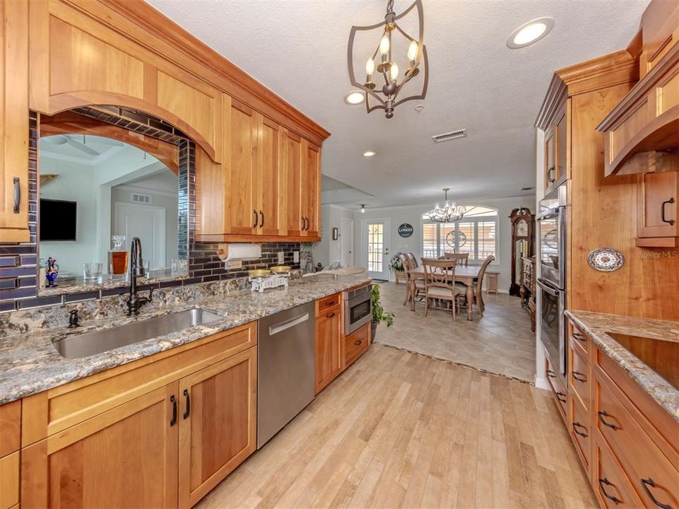 For Sale: $365,000 (3 beds, 2 baths, 1524 Square Feet)
