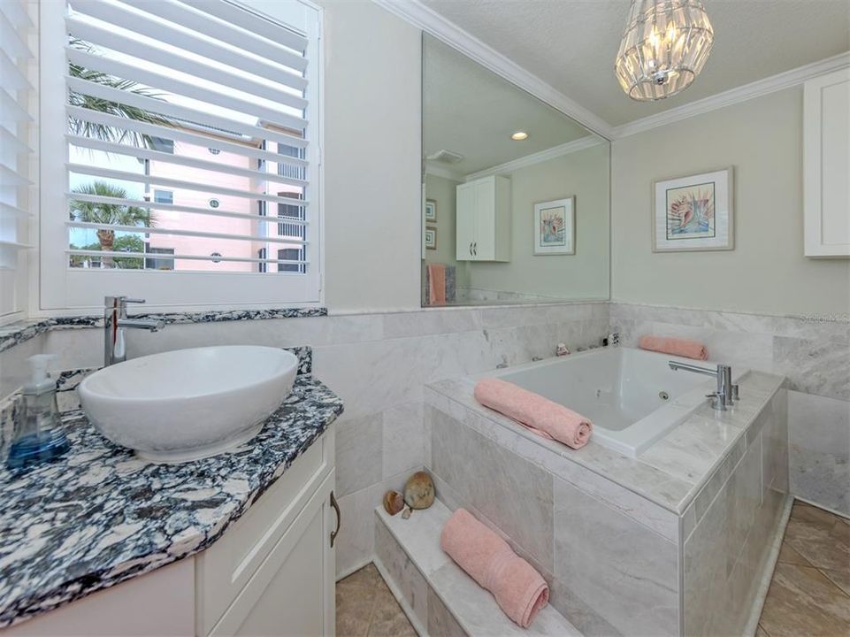 For Sale: $365,000 (3 beds, 2 baths, 1524 Square Feet)