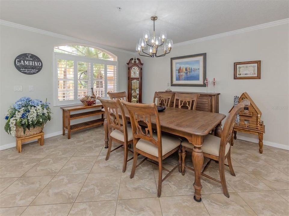 For Sale: $365,000 (3 beds, 2 baths, 1524 Square Feet)