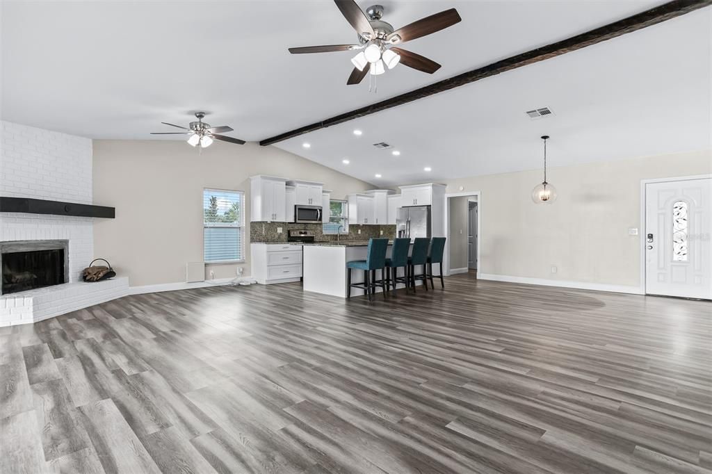 For Sale: $610,000 (3 beds, 3 baths, 1716 Square Feet)