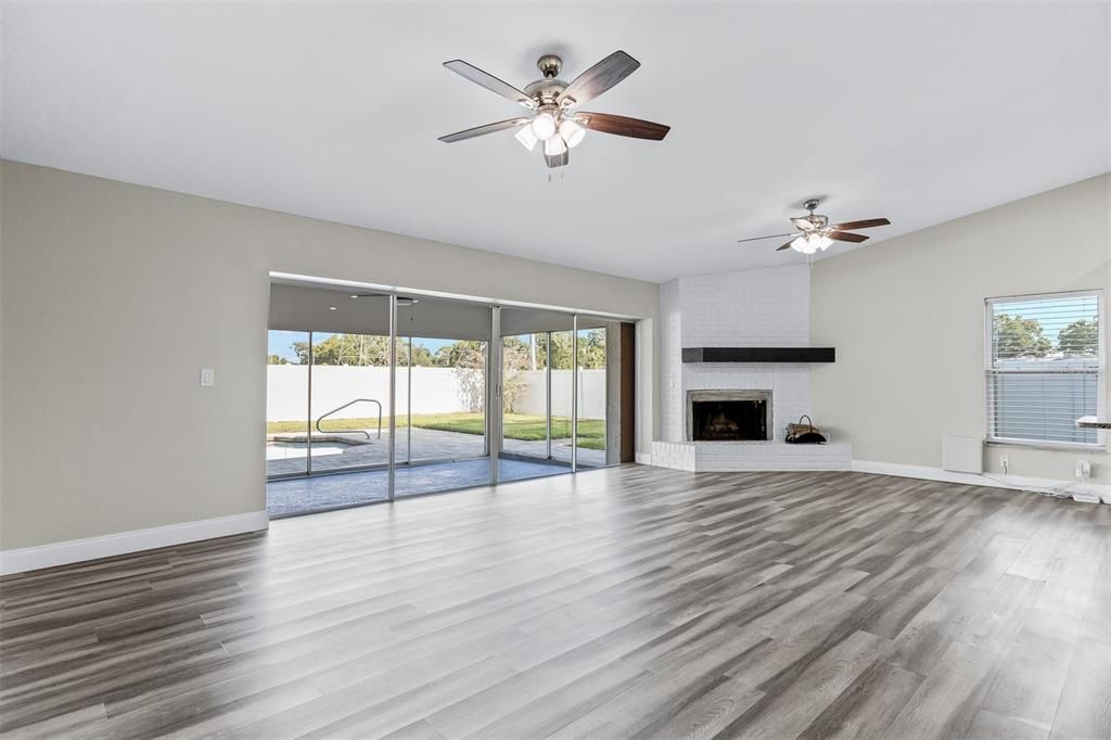 For Sale: $610,000 (3 beds, 3 baths, 1716 Square Feet)