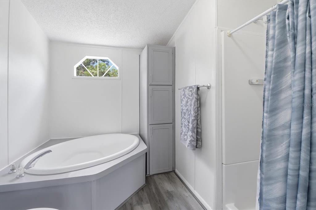 For Sale: $225,000 (4 beds, 2 baths, 1440 Square Feet)