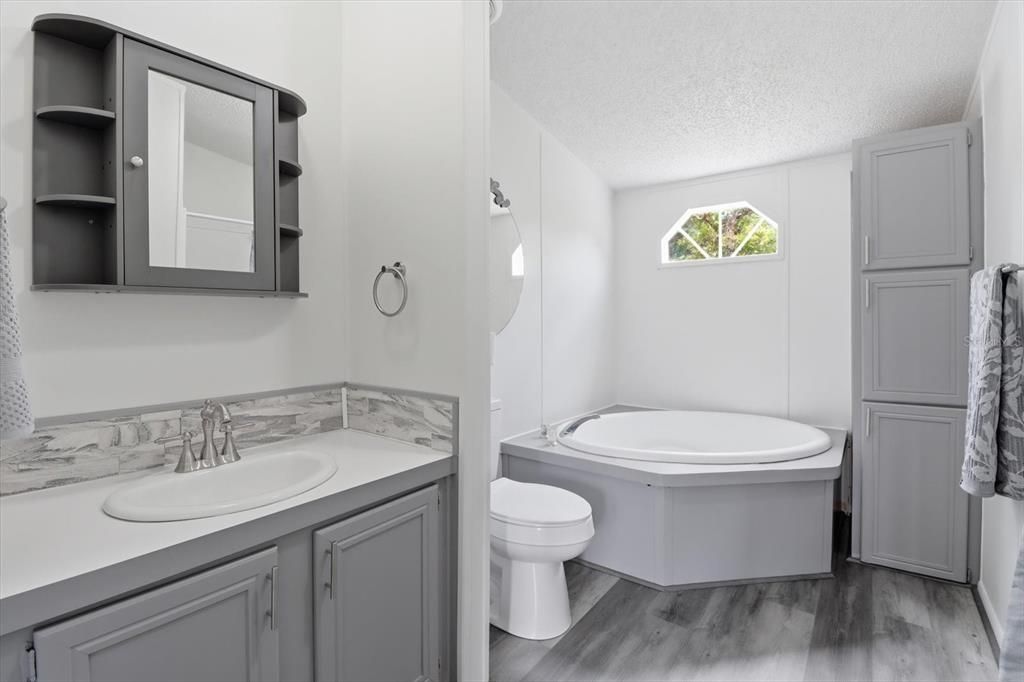 For Sale: $225,000 (4 beds, 2 baths, 1440 Square Feet)