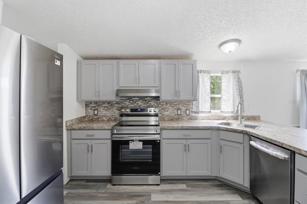 For Sale: $225,000 (4 beds, 2 baths, 1440 Square Feet)