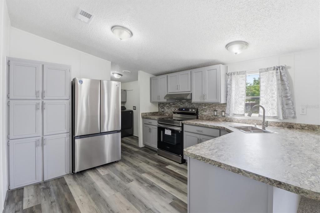 For Sale: $225,000 (4 beds, 2 baths, 1440 Square Feet)