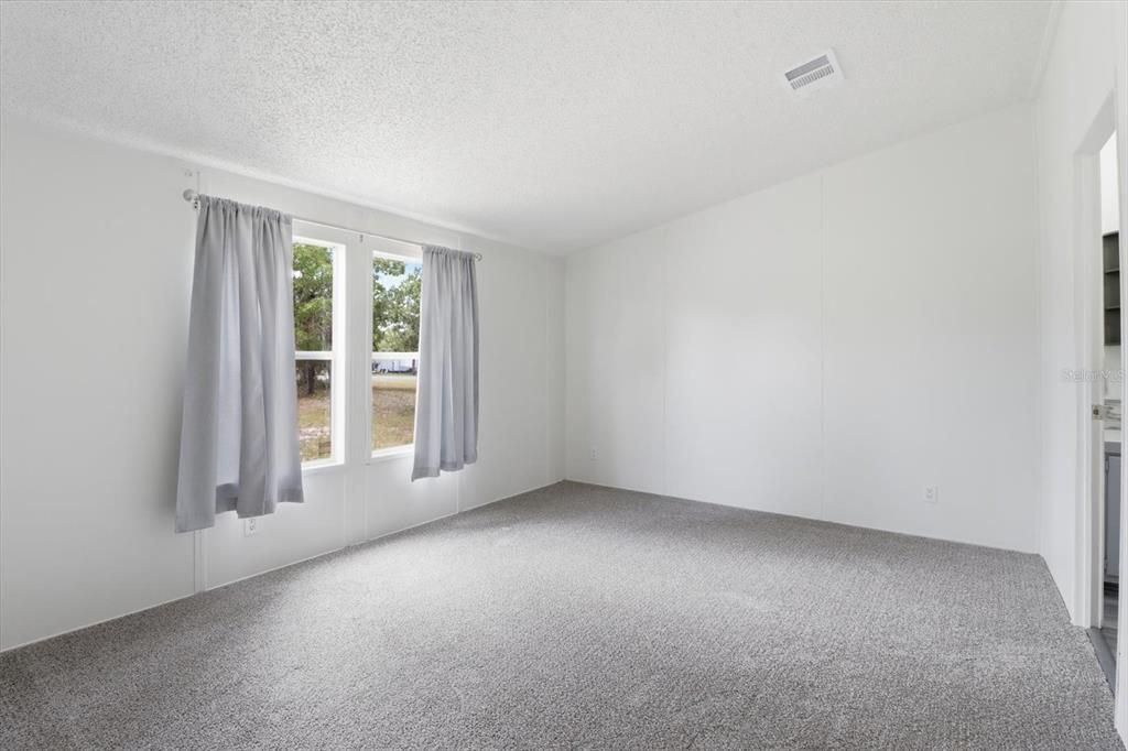 For Sale: $225,000 (4 beds, 2 baths, 1440 Square Feet)