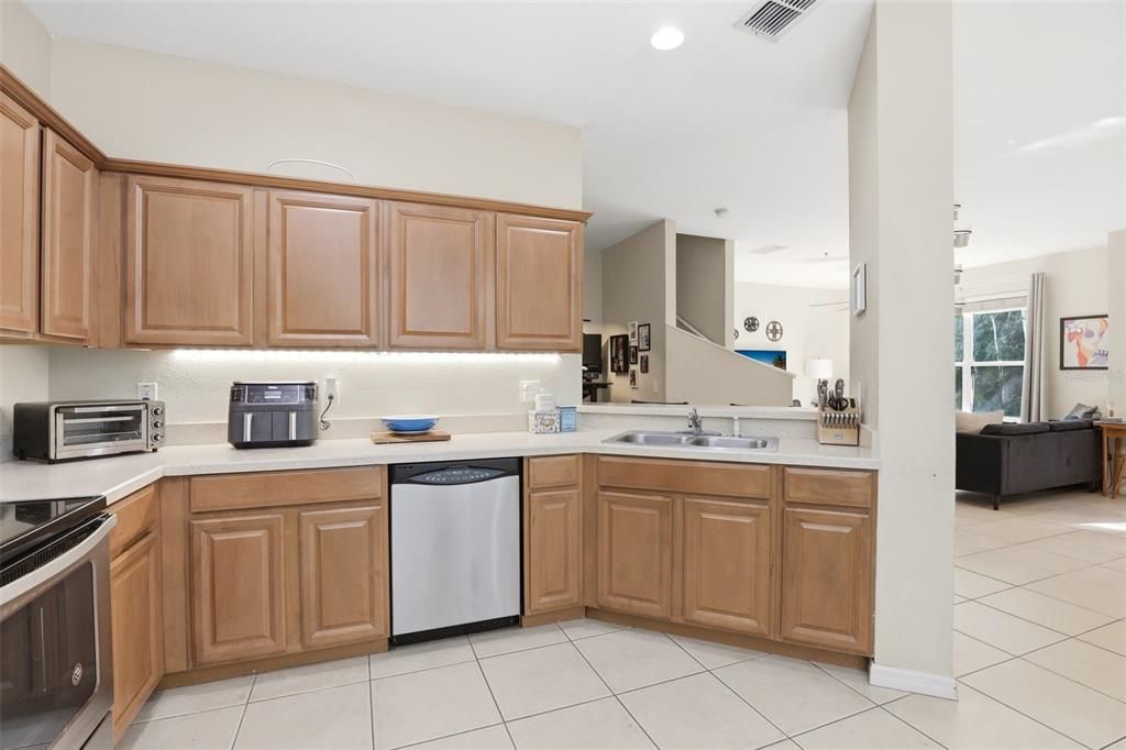 For Sale: $274,999 (3 beds, 2 baths, 1544 Square Feet)