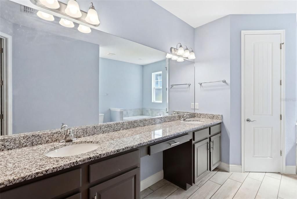 For Sale: $800,000 (4 beds, 3 baths, 2559 Square Feet)