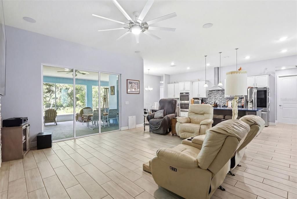 For Sale: $800,000 (4 beds, 3 baths, 2559 Square Feet)