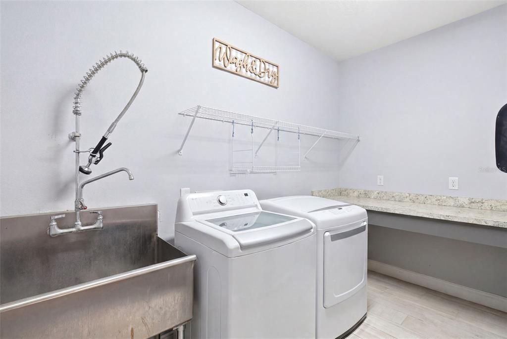 For Sale: $800,000 (4 beds, 3 baths, 2559 Square Feet)