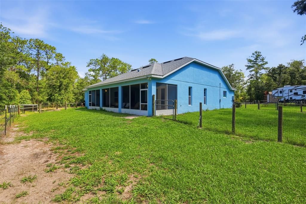 For Sale: $800,000 (4 beds, 3 baths, 2559 Square Feet)