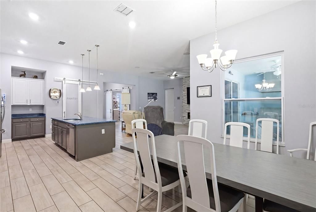 For Sale: $800,000 (4 beds, 3 baths, 2559 Square Feet)