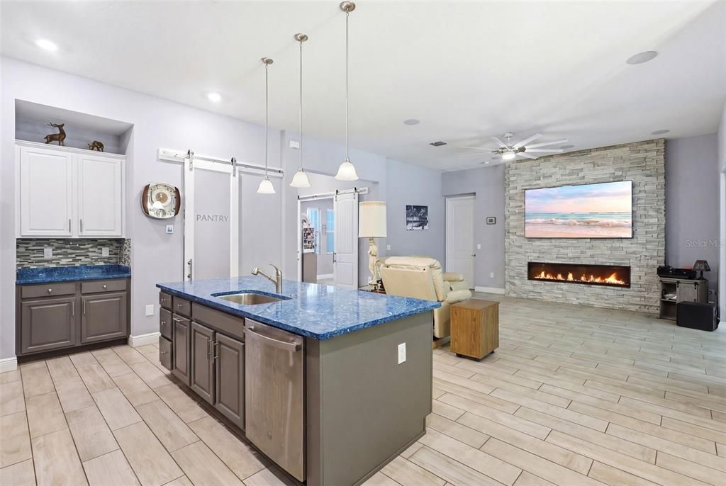 For Sale: $800,000 (4 beds, 3 baths, 2559 Square Feet)