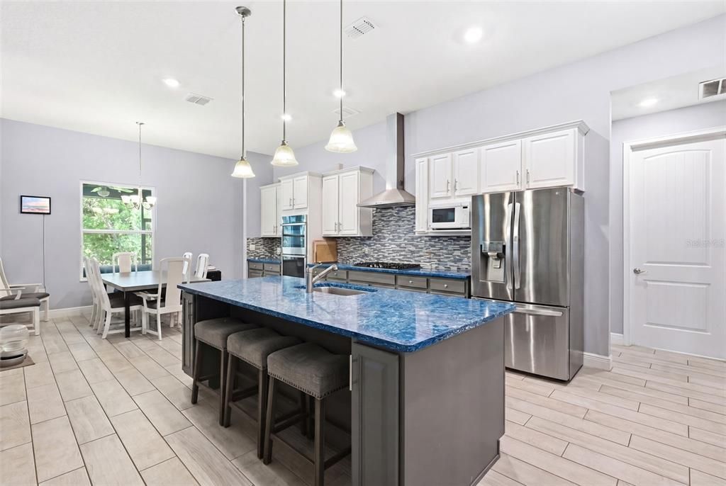 For Sale: $800,000 (4 beds, 3 baths, 2559 Square Feet)