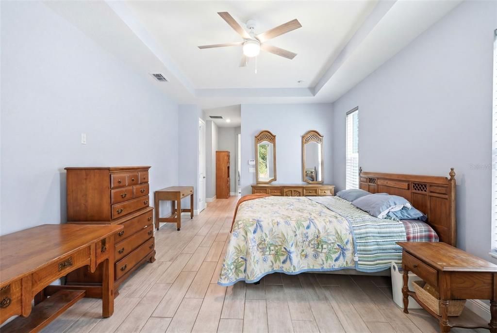 For Sale: $800,000 (4 beds, 3 baths, 2559 Square Feet)