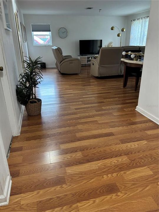 For Sale: $260,000 (2 beds, 2 baths, 1156 Square Feet)