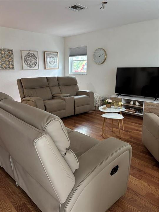 For Sale: $260,000 (2 beds, 2 baths, 1156 Square Feet)
