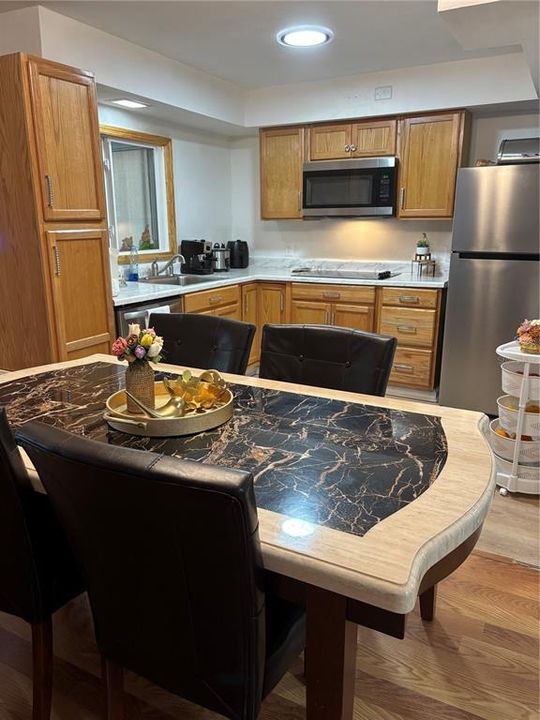 For Sale: $260,000 (2 beds, 2 baths, 1156 Square Feet)