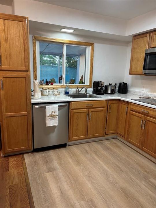 For Sale: $260,000 (2 beds, 2 baths, 1156 Square Feet)