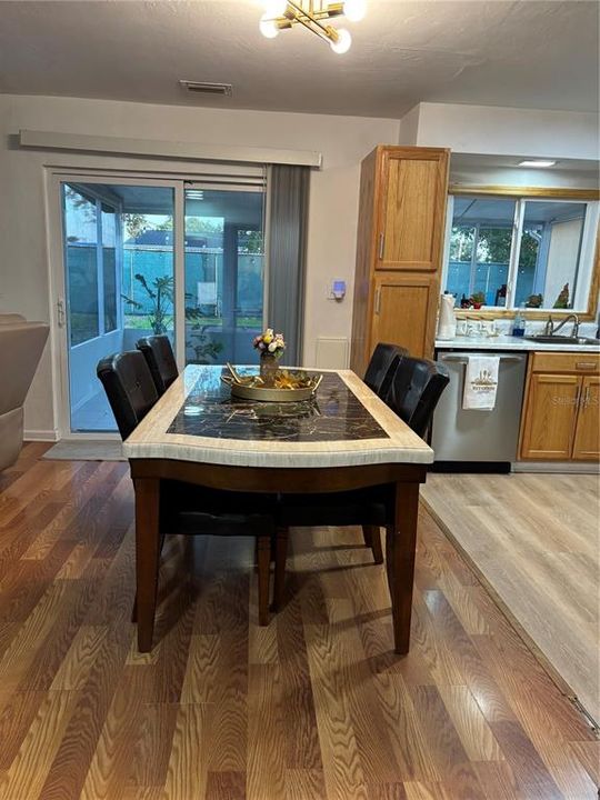 For Sale: $260,000 (2 beds, 2 baths, 1156 Square Feet)