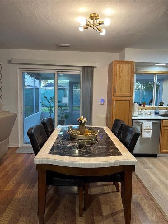 For Sale: $260,000 (2 beds, 2 baths, 1156 Square Feet)