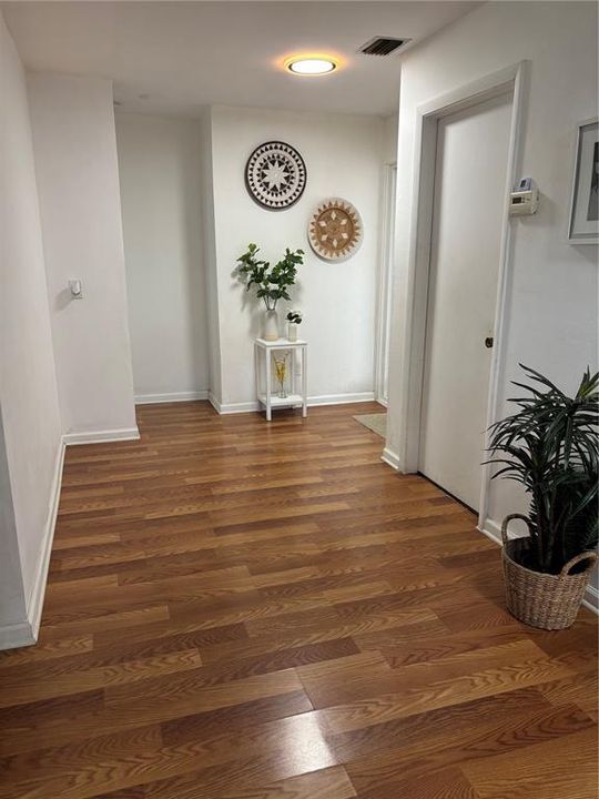 For Sale: $260,000 (2 beds, 2 baths, 1156 Square Feet)