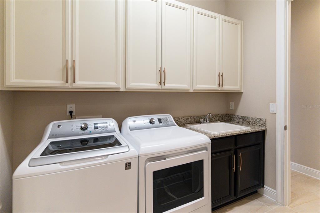 For Sale: $675,000 (4 beds, 4 baths, 2800 Square Feet)