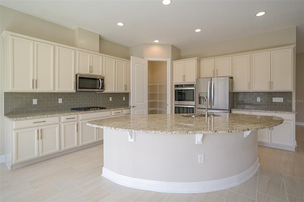 For Sale: $675,000 (4 beds, 4 baths, 2800 Square Feet)