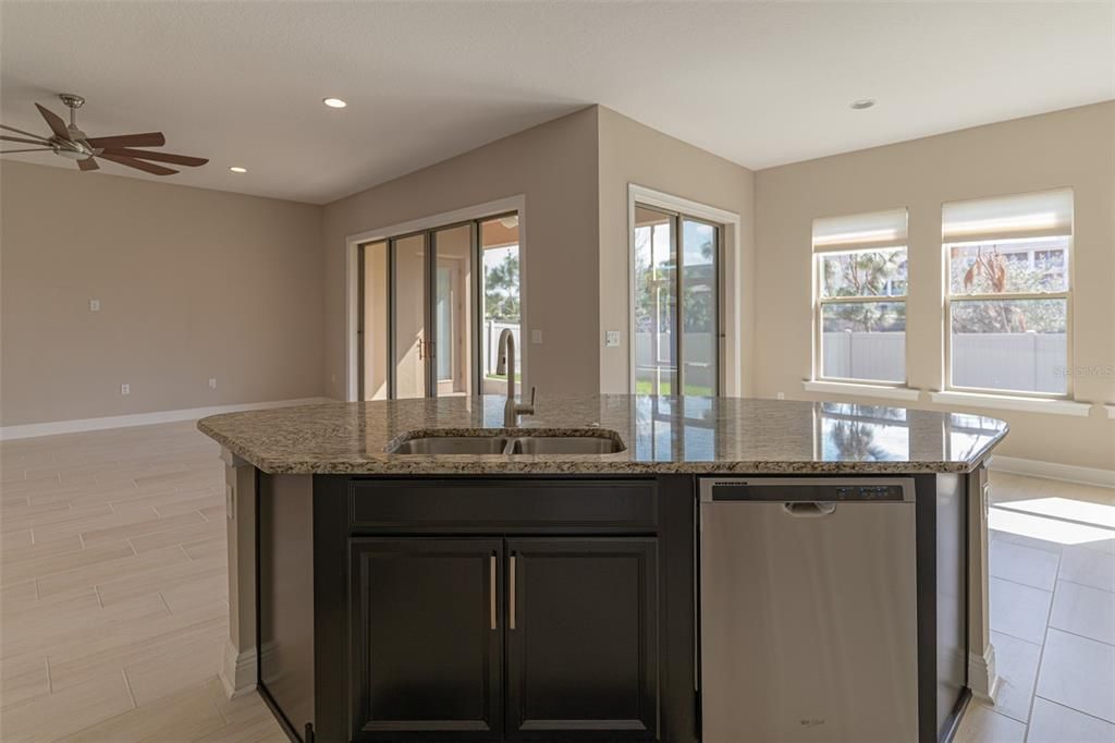 For Sale: $675,000 (4 beds, 4 baths, 2800 Square Feet)