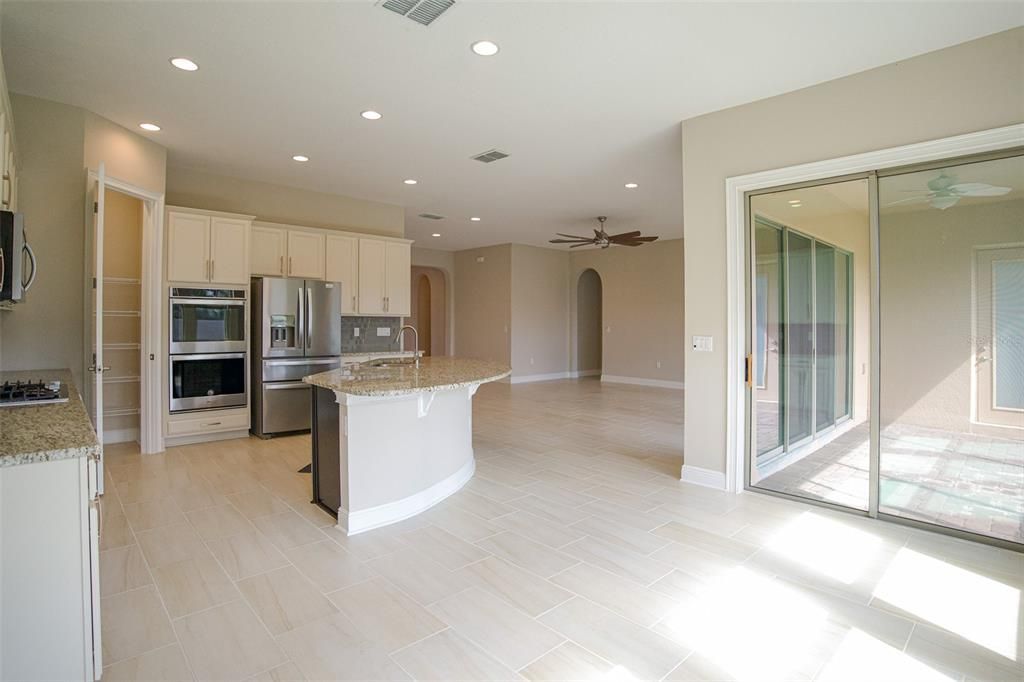 For Sale: $675,000 (4 beds, 4 baths, 2800 Square Feet)