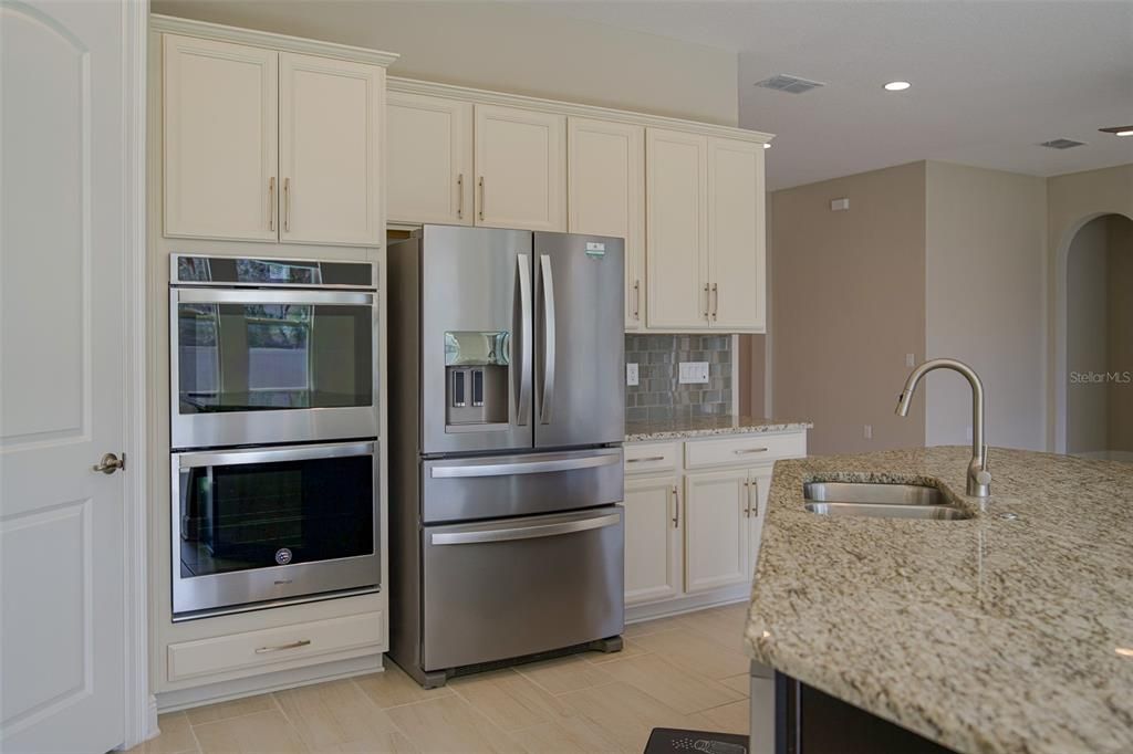 For Sale: $675,000 (4 beds, 4 baths, 2800 Square Feet)