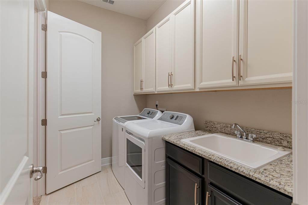 For Sale: $675,000 (4 beds, 4 baths, 2800 Square Feet)