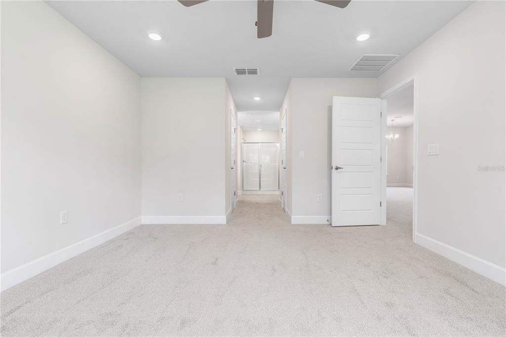 Activo con contrato: $380,900 (4 camas, 3 baños, 2265 Pies cuadrados)