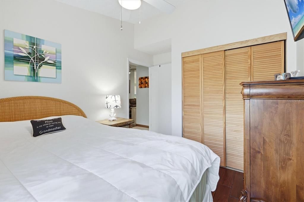For Sale: $274,999 (2 beds, 2 baths, 1340 Square Feet)