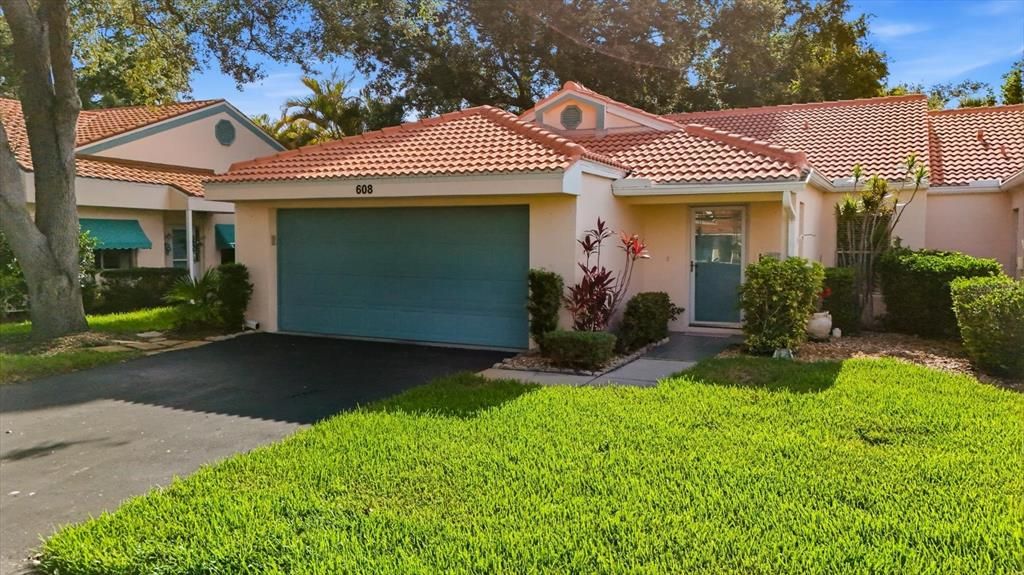 For Sale: $274,999 (2 beds, 2 baths, 1340 Square Feet)
