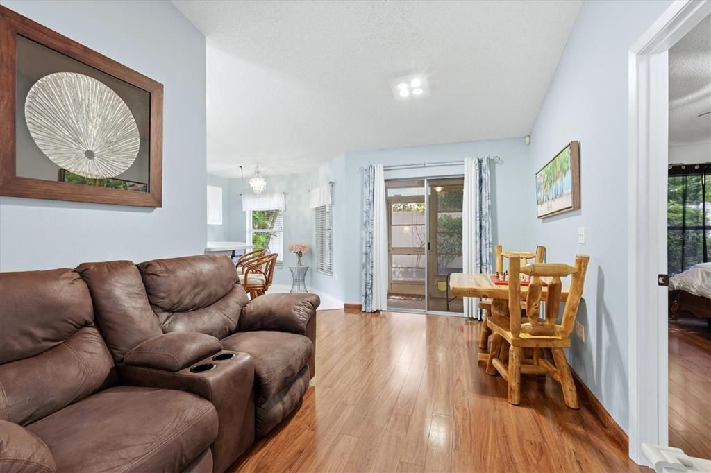 For Sale: $274,999 (2 beds, 2 baths, 1340 Square Feet)