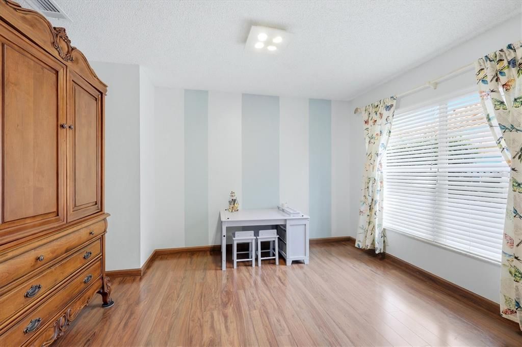 For Sale: $274,999 (2 beds, 2 baths, 1340 Square Feet)