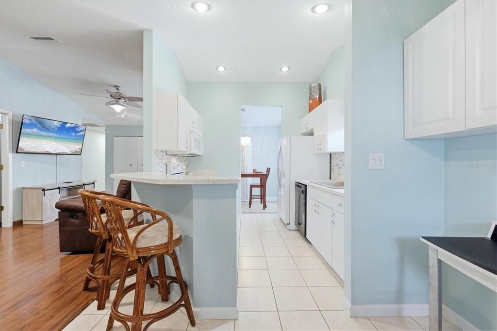 For Sale: $274,999 (2 beds, 2 baths, 1340 Square Feet)