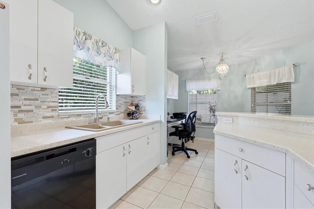 For Sale: $274,999 (2 beds, 2 baths, 1340 Square Feet)