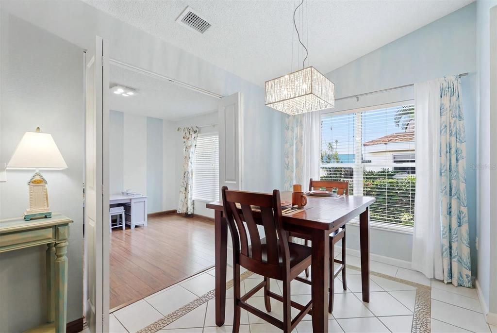 For Sale: $274,999 (2 beds, 2 baths, 1340 Square Feet)