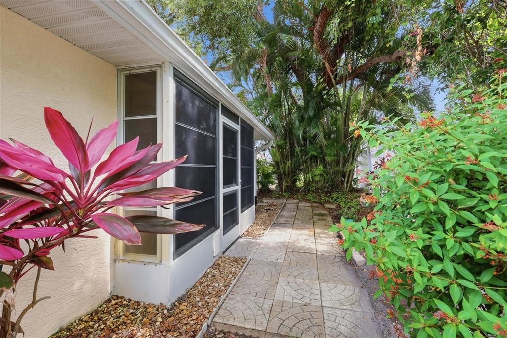 For Sale: $274,999 (2 beds, 2 baths, 1340 Square Feet)