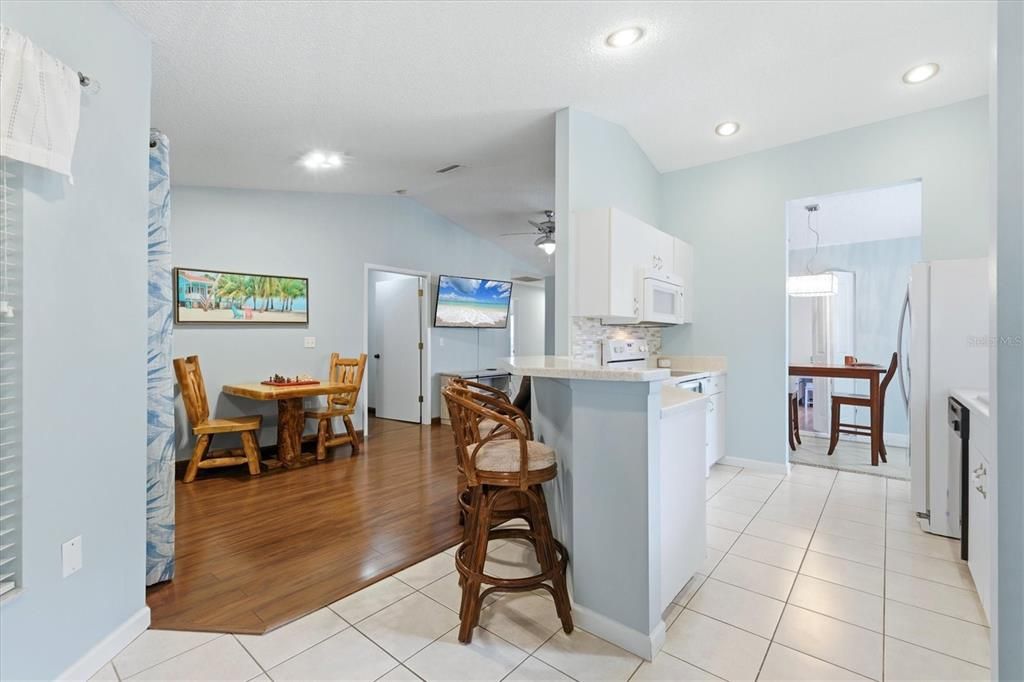 For Sale: $274,999 (2 beds, 2 baths, 1340 Square Feet)