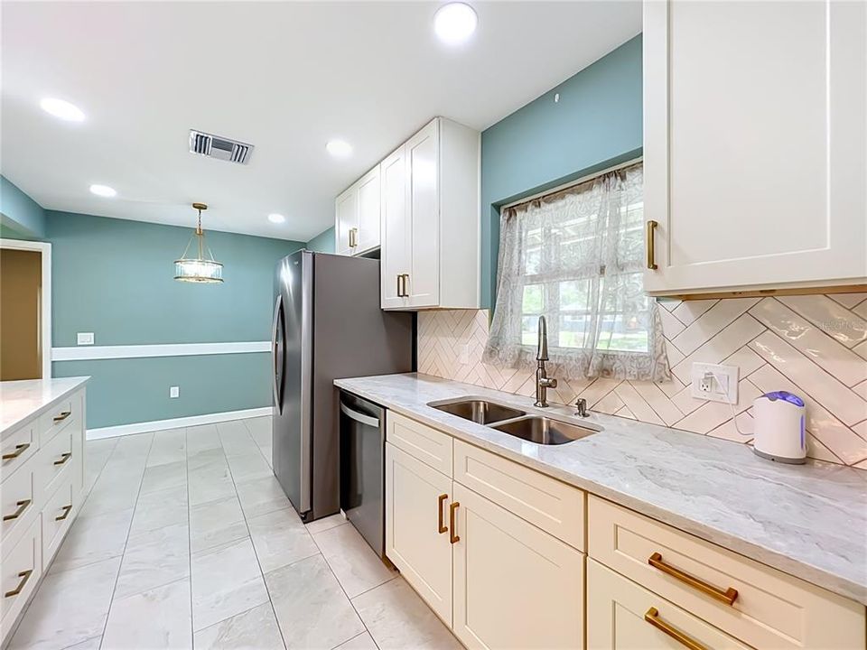 For Sale: $379,900 (3 beds, 2 baths, 1458 Square Feet)