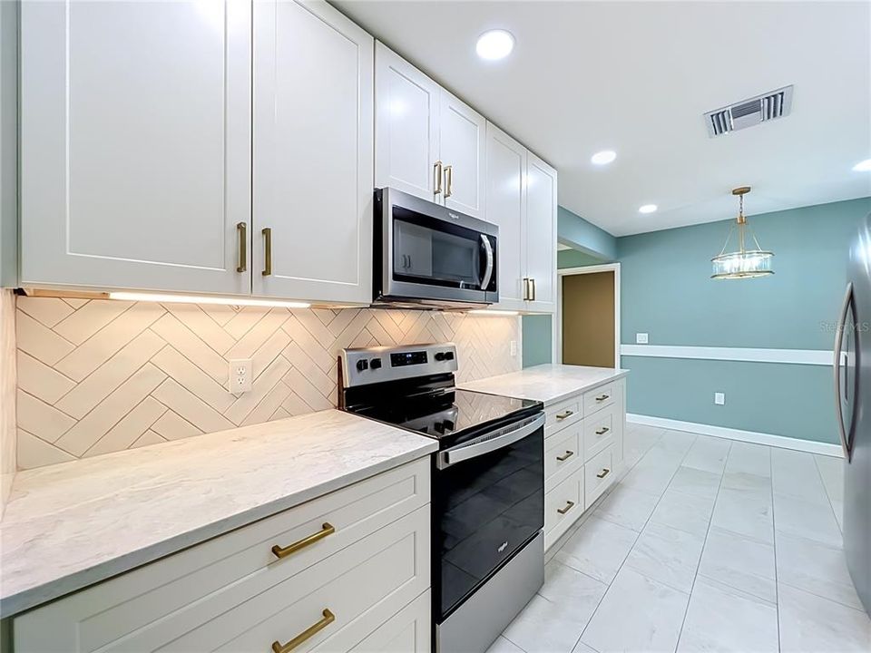 For Sale: $379,900 (3 beds, 2 baths, 1458 Square Feet)