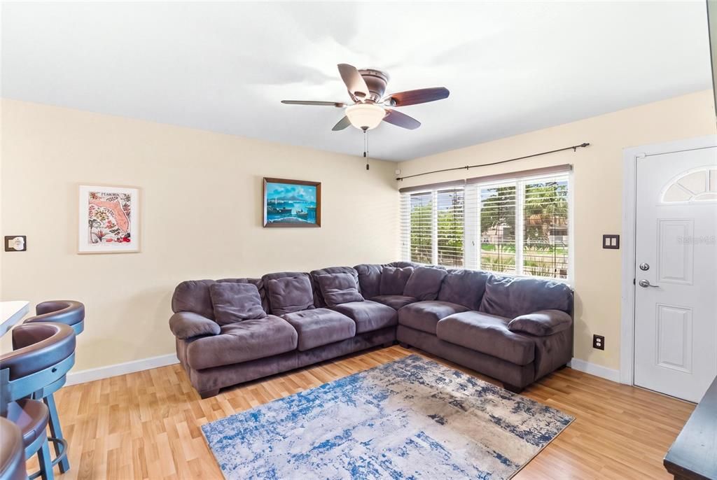 Active With Contract: $365,000 (4 beds, 2 baths, 1311 Square Feet)