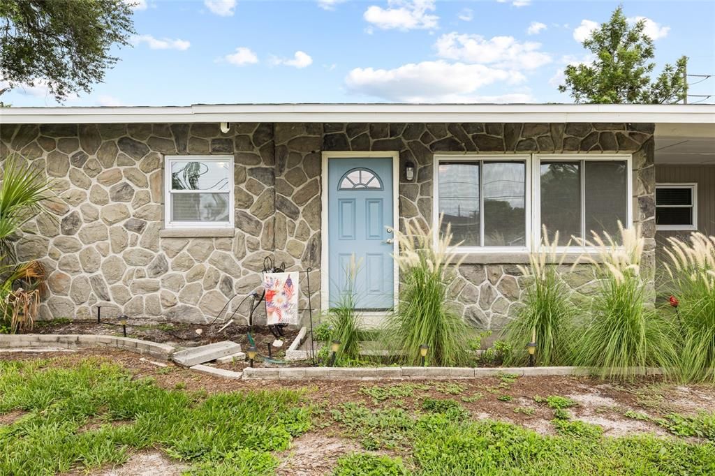 Active With Contract: $365,000 (4 beds, 2 baths, 1311 Square Feet)