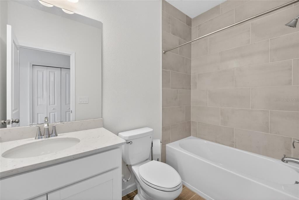 En Venta: $349,900 (4 camas, 3 baños, 2290 Pies cuadrados)