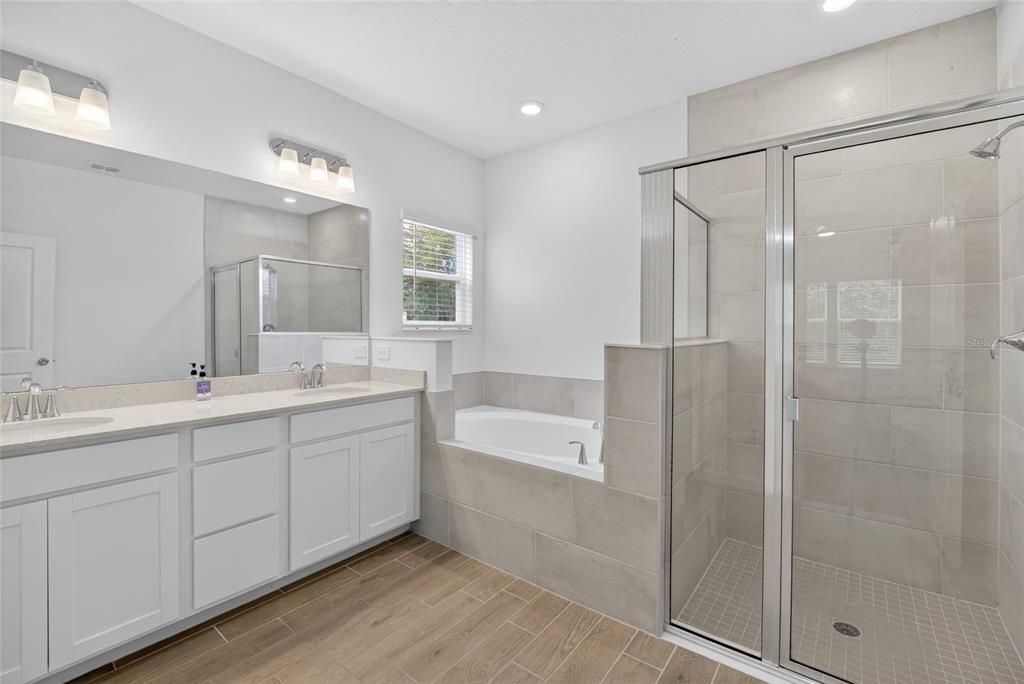 En Venta: $349,900 (4 camas, 3 baños, 2290 Pies cuadrados)