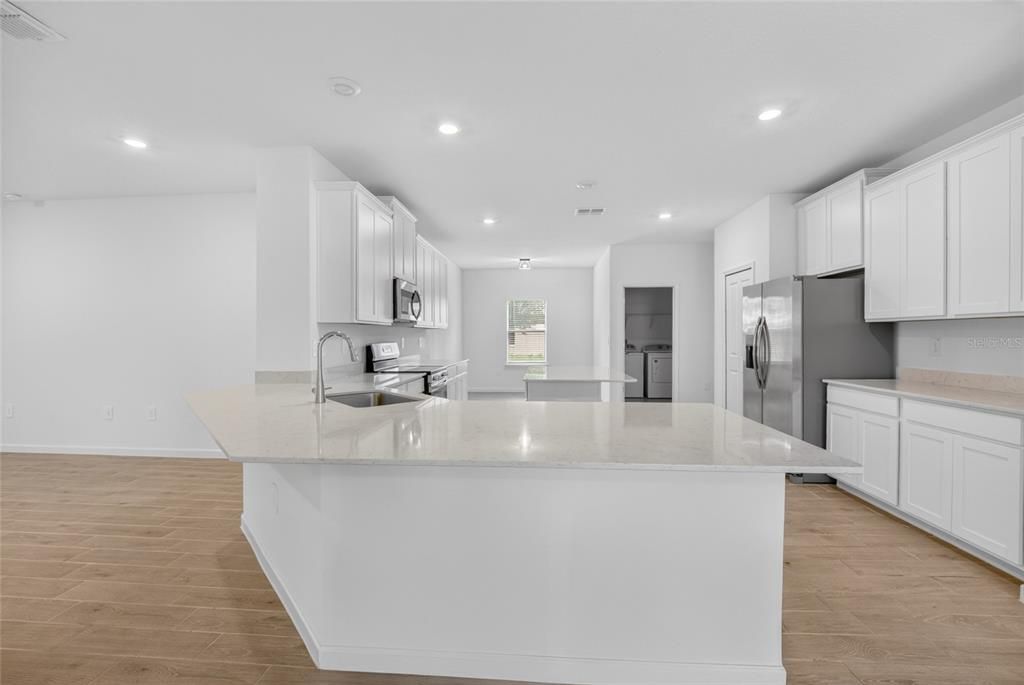 En Venta: $349,900 (4 camas, 3 baños, 2290 Pies cuadrados)