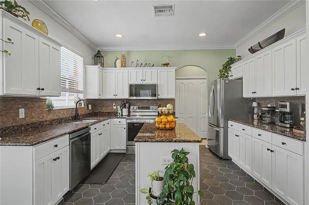 For Sale: $475,000 (3 beds, 2 baths, 2481 Square Feet)
